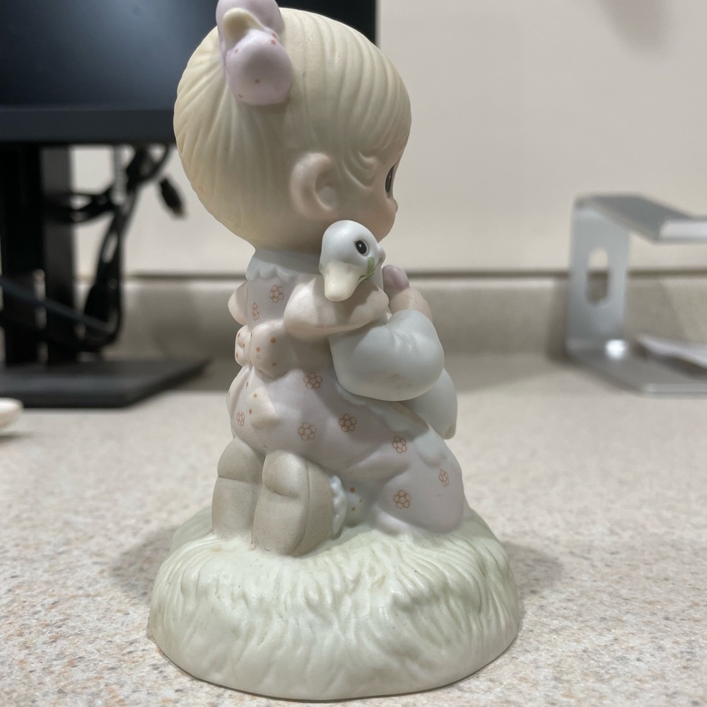 Precious Moments Figurine - Picture 2 of 5
